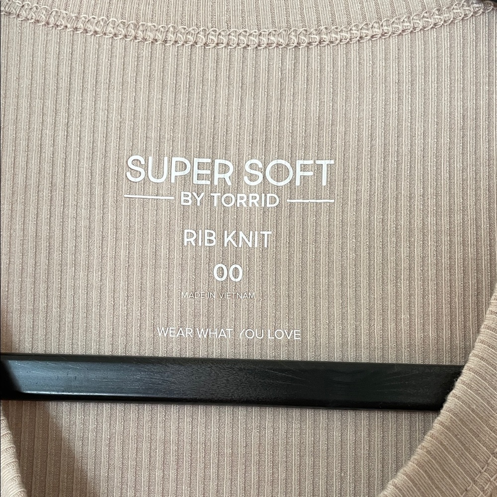 Torrid  Ribbed Tank Top - Picture 4 of 9